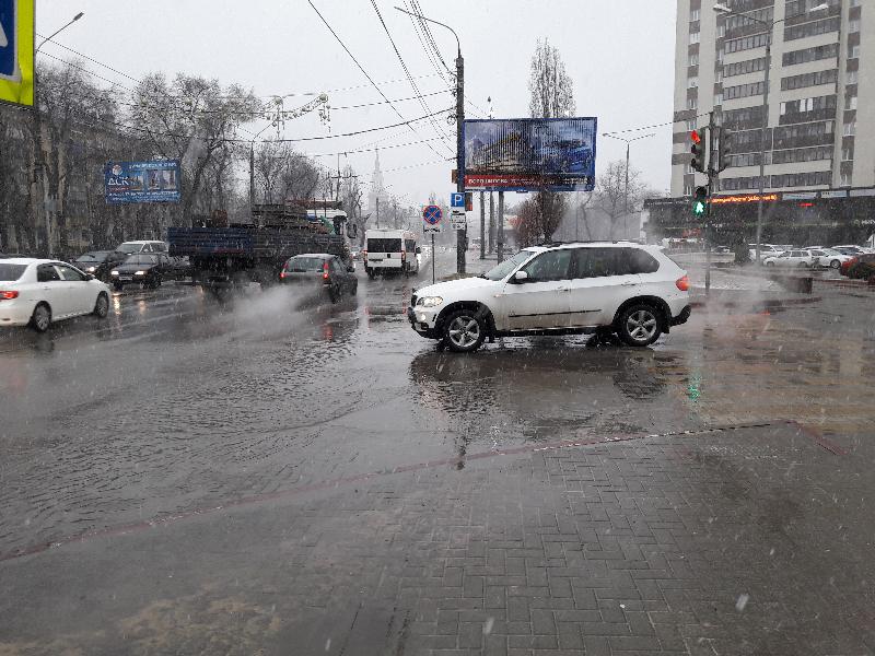 Водителей предупредили об ухудшении дорожных условий в Воронеже из-за непогоды