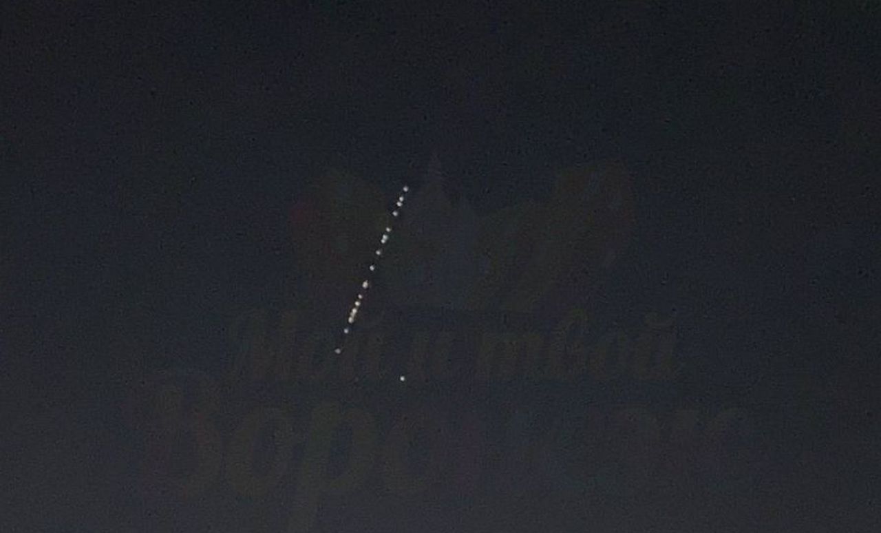 Ночью в небе над Воронежем заметили спутники Илона Маска
