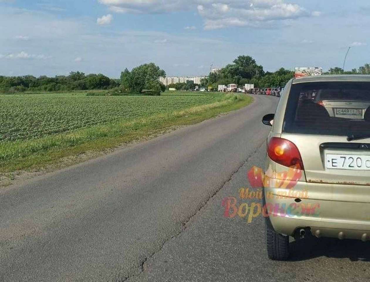 Пробка в 3 км из-за аварии и дорожных работ сковала Московский проспект в Воронеже
