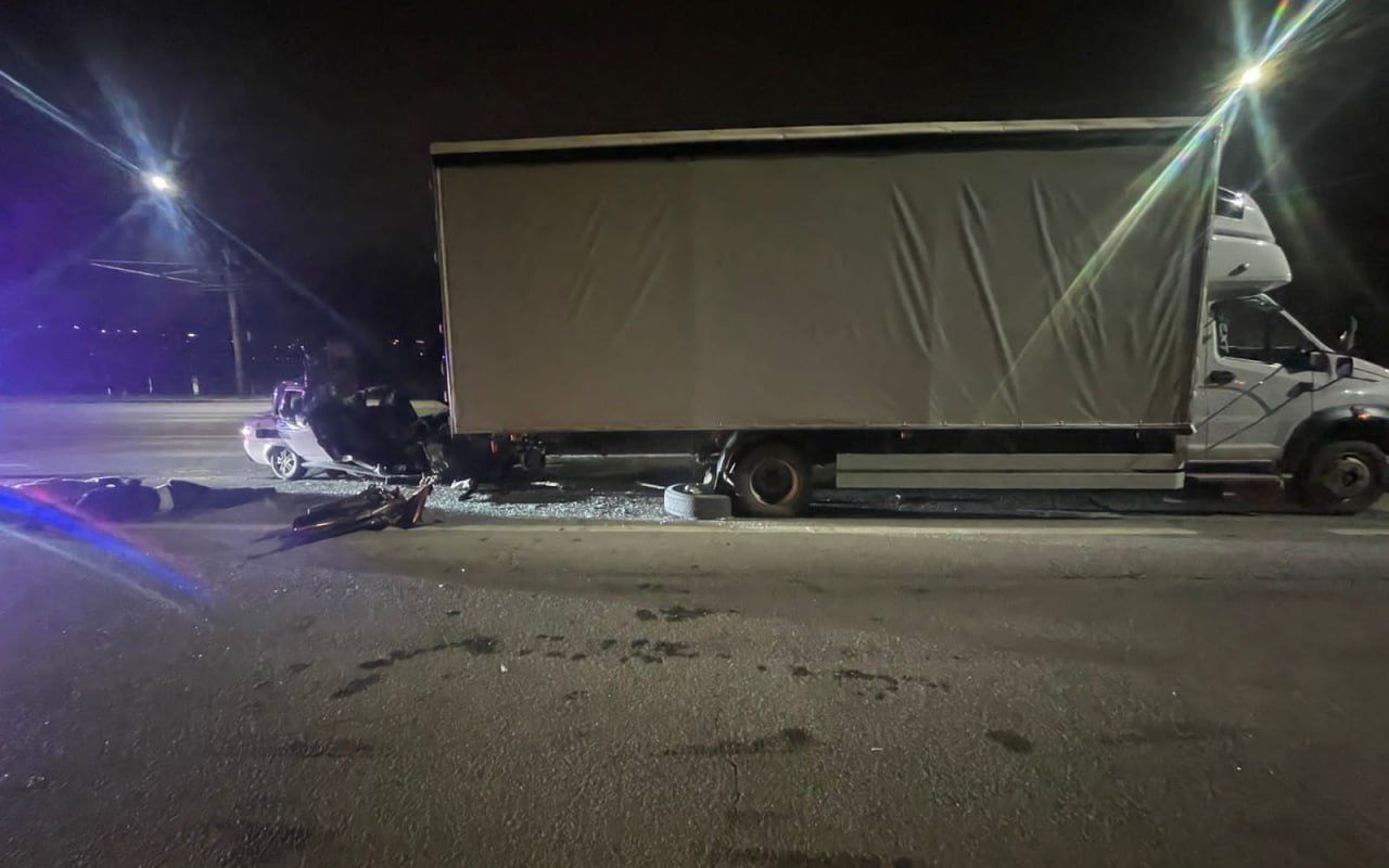 Два человека погибли в ночном ДТП с фурой на Вогрэсовском мосту в Воронеже  | Горком36 новости Воронеж