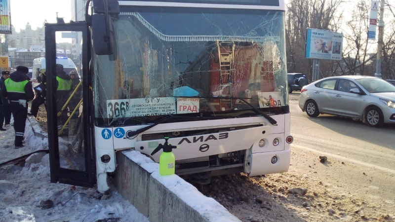 В Воронеже под суд отдали водителя маршрутного автобуса после аварии с 12 пострадавшими пассажирами