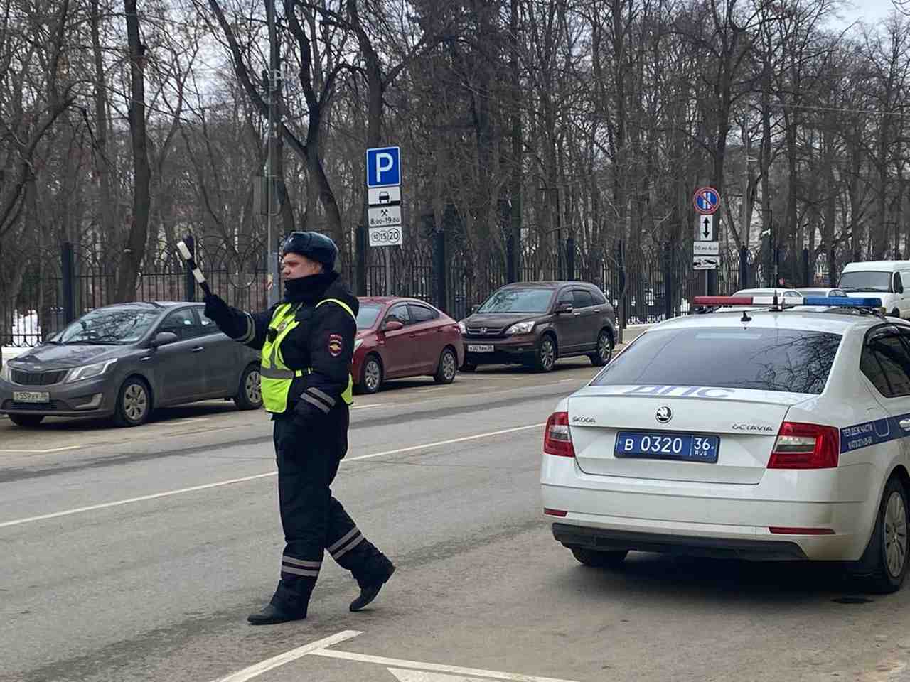 В центре Воронежа полицейские спасли водителя с приступом эпилепсии
