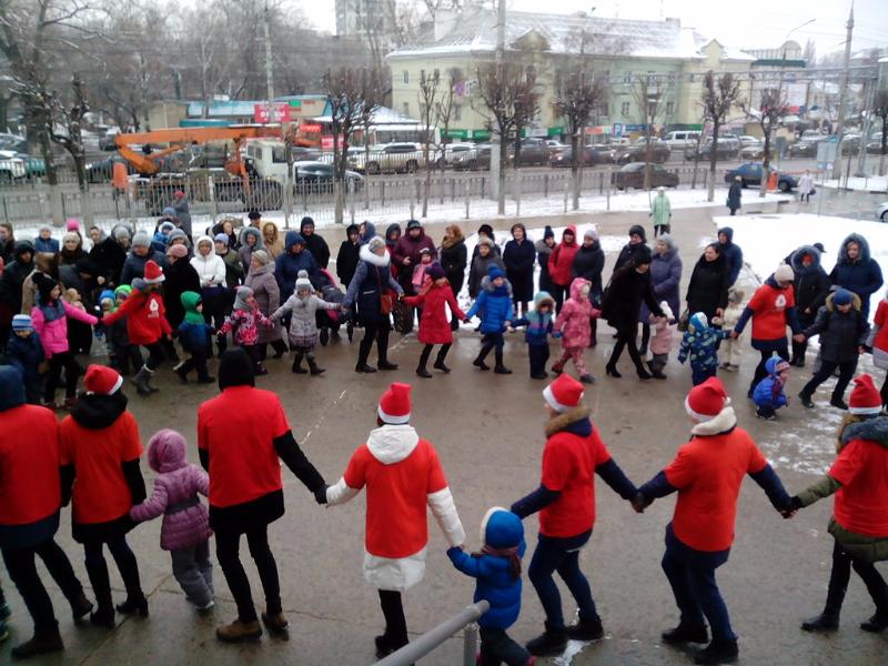 Веселились от души: в Коминтерновском районе Воронежа поздравили жителей частного сектора