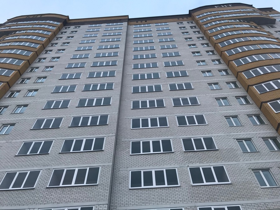 В Воронеже труп женщины нашли под окнами многоэтажки в Северном микрорайоне