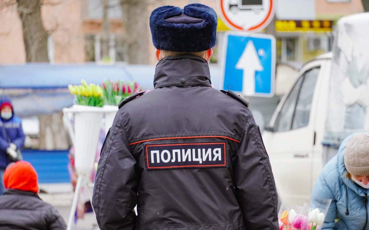 Более 70 мигрантов проверили на Алексеевском рынке полицейские Воронежа