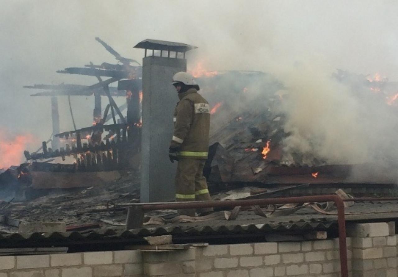 На пожаре в Железнодорожном районе Воронежа пострадал человек