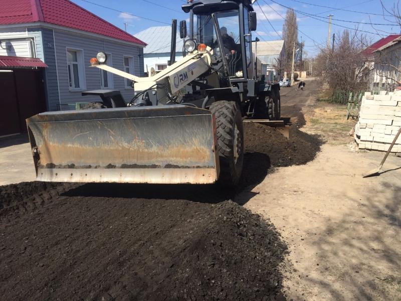 За счет асфальтного среза: в Ленинском районе Воронежа приступили к ремонту улиц частного сектора