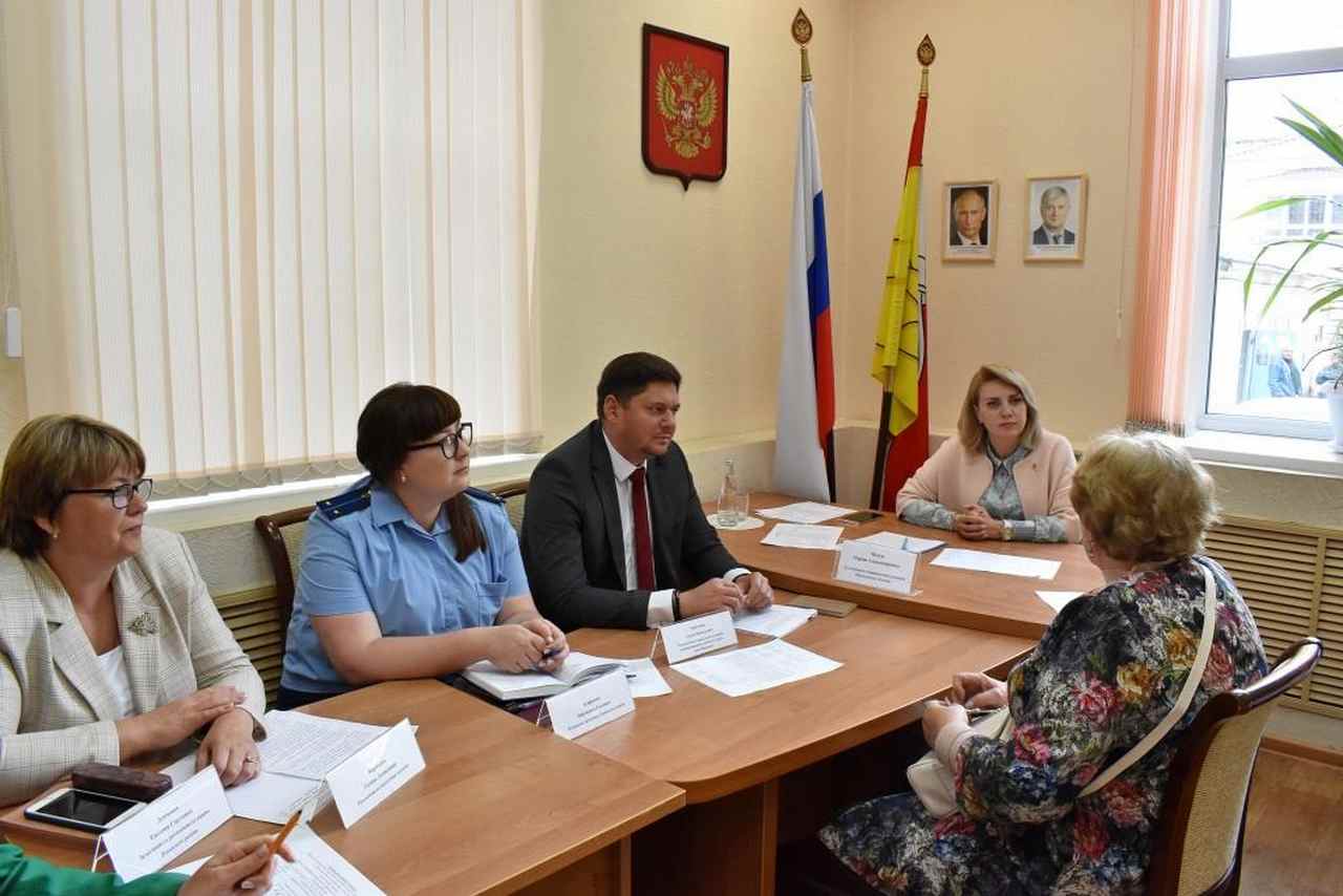 В управе Ленинского района руководитель департамента культуры области провела прием граждан