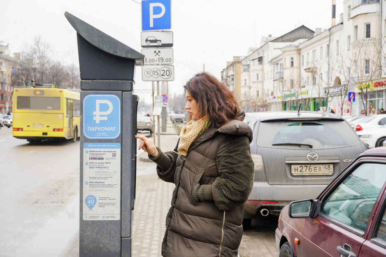 В Воронеже автомобили с закрытыми номерами будут эвакуировать с платных муниципальных парковок