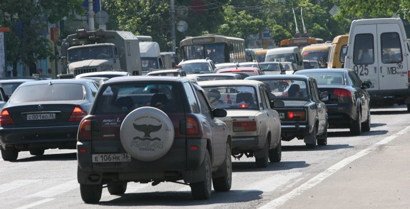 Огромная пробка образовалась на выезде из Воронежа