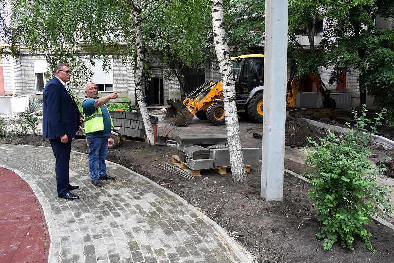 В Ленинском районе продолжается реновация дворовых территорий
