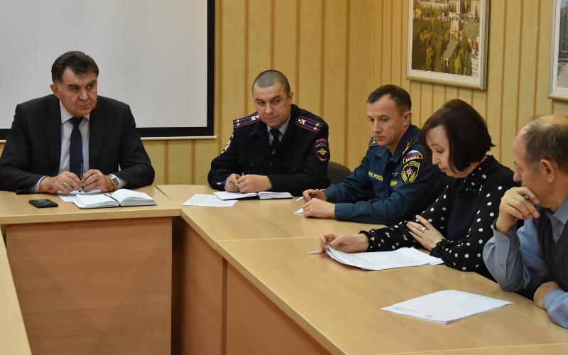 В Железнодорожном районе Воронежа обсудили безопасность при проведении новогодних праздников