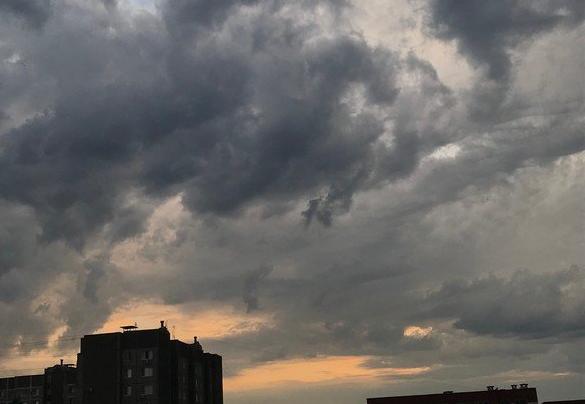 Из-за грозы и дождя в Воронеже объявили штормовое предупреждение