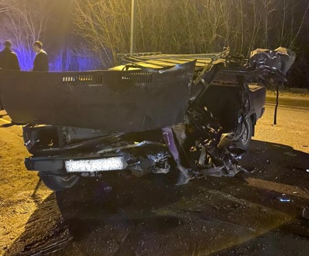 В лобовом столкновении отечественных авто в Воронеже пострадали 2 молодых водителя