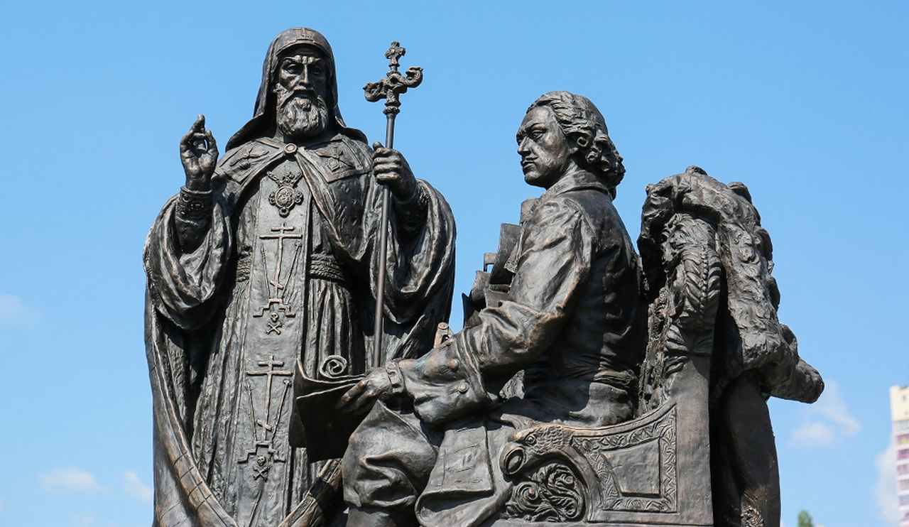 Состоялась торжественная церемония открытия памятника Петру I и святителю Митрофану в Воронеже