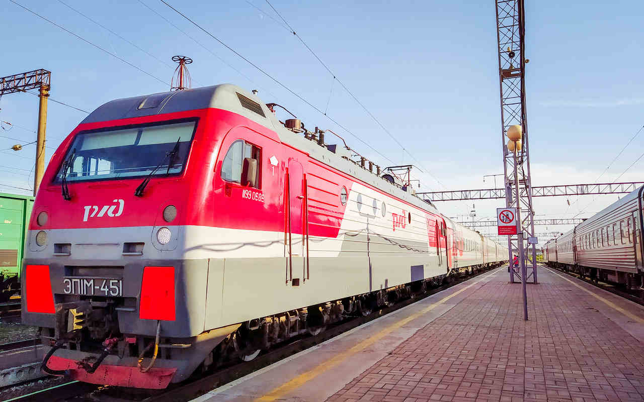 Ремонт пассажирской платформы стартовал на вокзале в Воронежской области