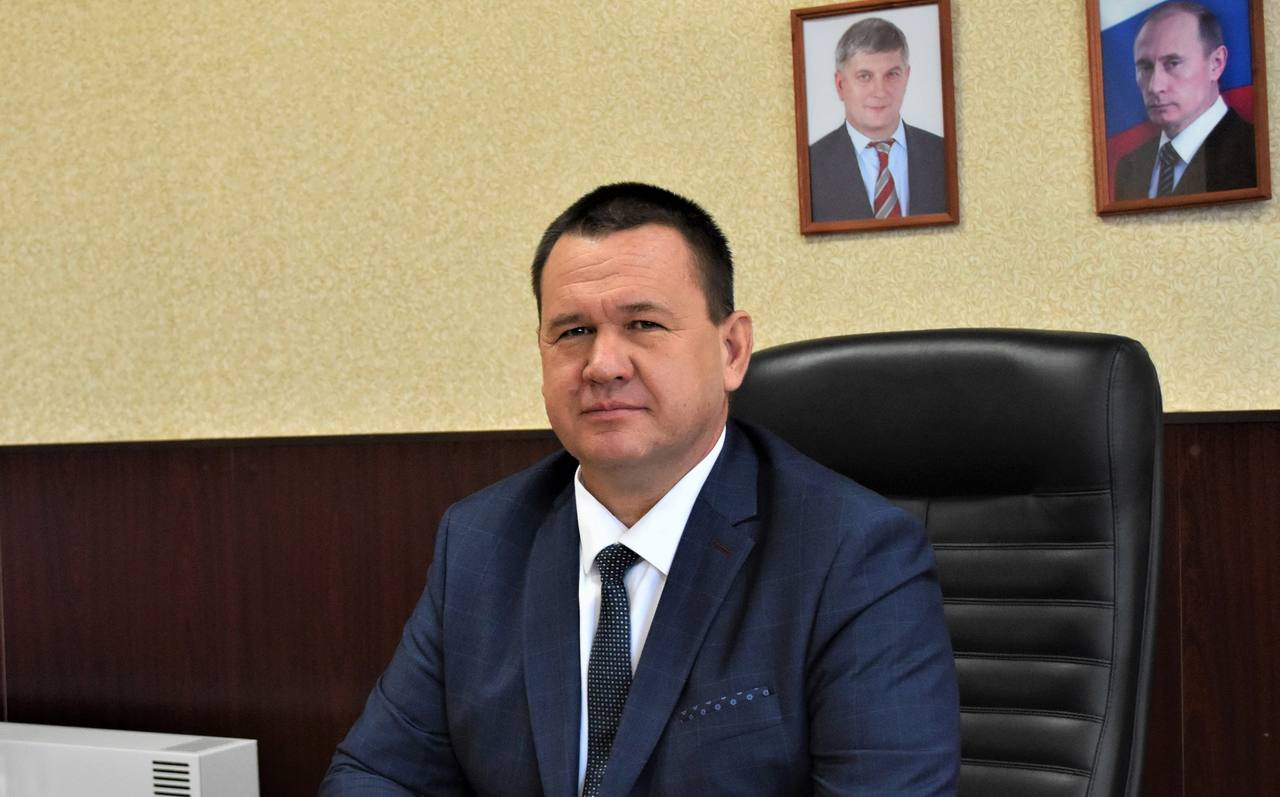 Досрочно ушел в отставку глава Петропавловского района Воронежской области