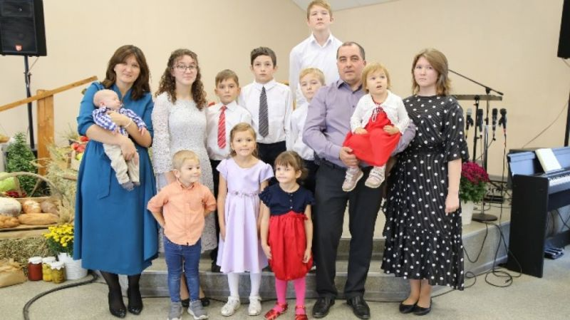 В День защиты детей Путин поздравил многодетную воронежскую семью и сообщил ей о крупной выплате