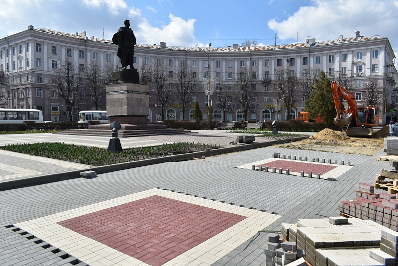 К 9 мая в Воронеже обновят площадь Черняховского 