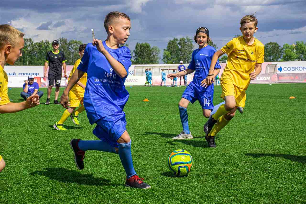 Легенды российского футбола проведут для юных воронежцев мастер-класс