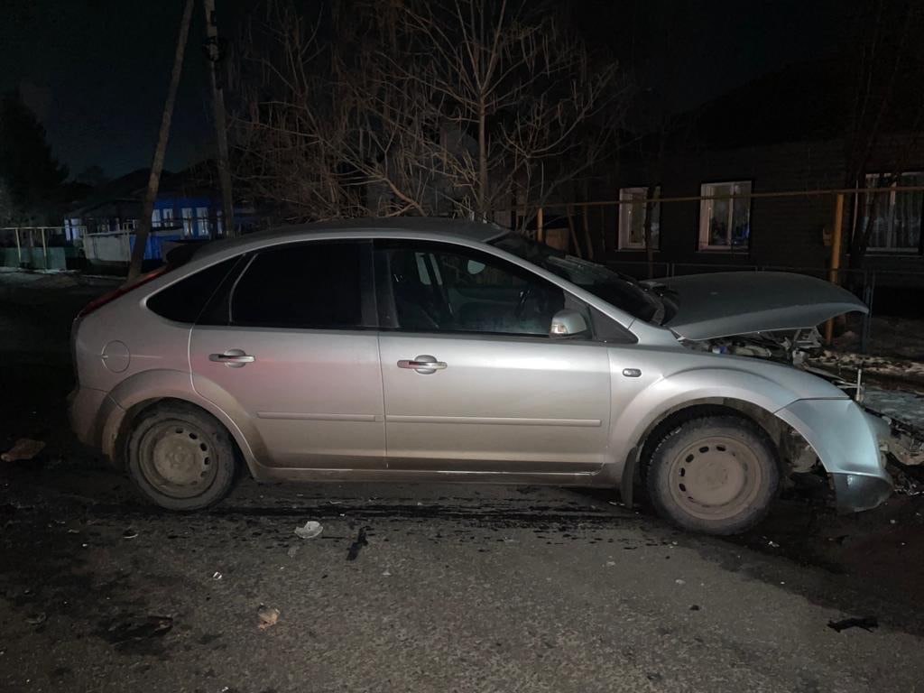 Под Воронежем 18-летний водитель и 15-летний пассажир пострадали в ДТП с Ford Focus