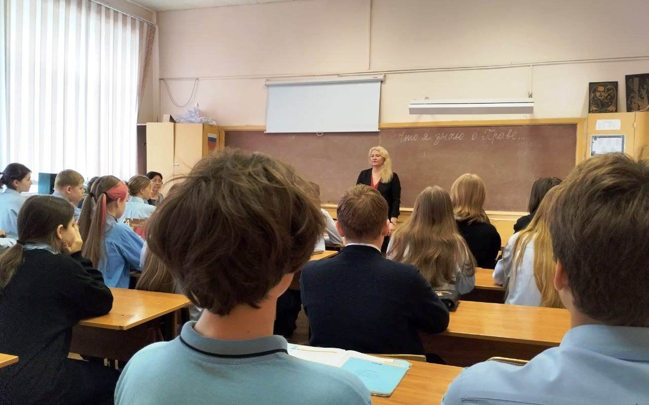 Юристы управы Ленинского района приобщают школьников к правовым знаниям