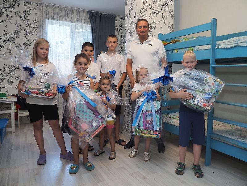 «Чужих детей не бывает!»: Сергей Чижов помог многодетным воронежцам подготовить детей к учебе