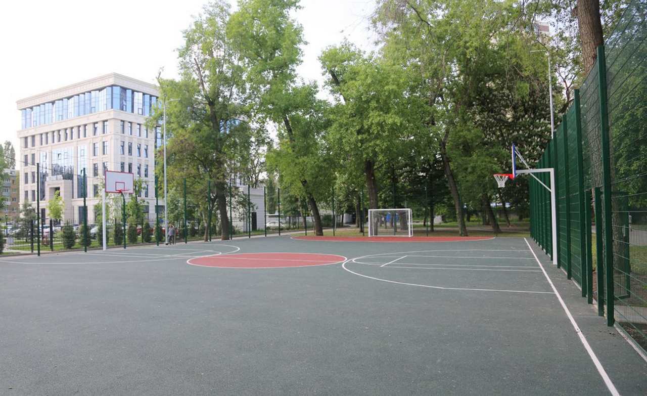 В воронежском парке имени Дурова завершили ремонт спортплощадки 