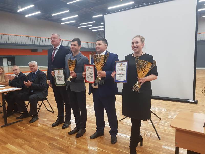 Школьники Коминтерновского района получили заслуженные награды