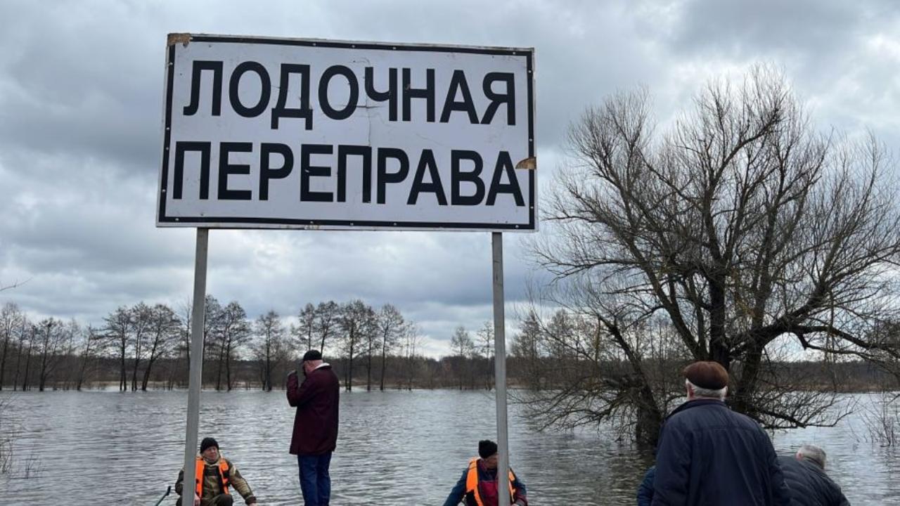 Из-за подъёма воды в реке Воронеж на месте затопленного моста открыли лодочную переправу