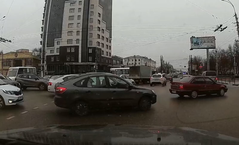 В Воронеже образовалась пробка из-за неработающего на площади Заставы светофора