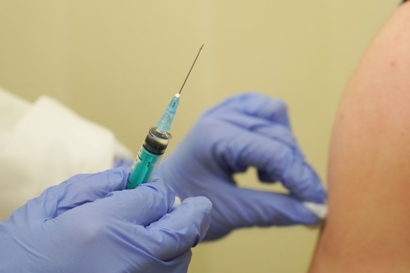 Заражённому коронавирусом пациенту сделали под Воронежем антиковидную прививку