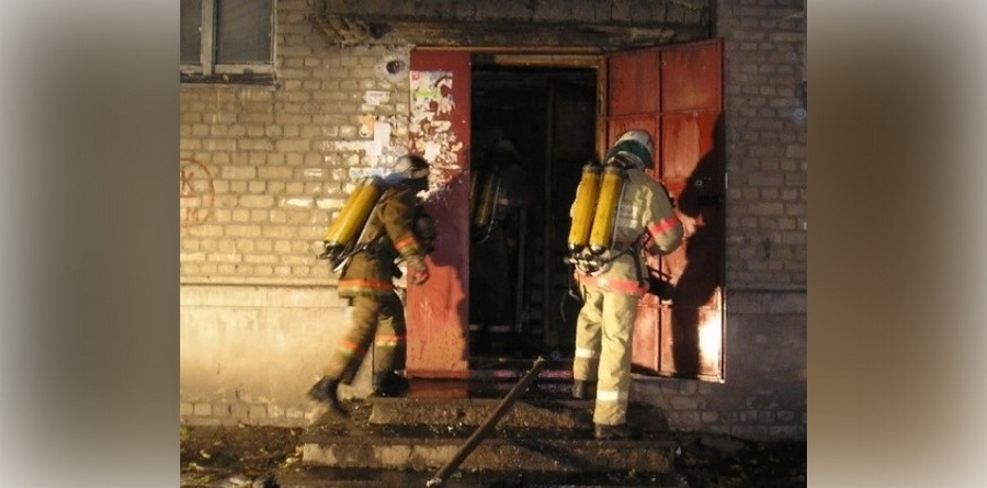Во время пожара в жилом доме в Воронеже эвакуировали 10 человек
