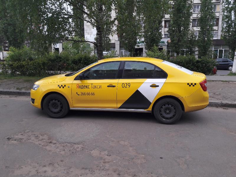 На пожилого таксиста в Воронеже напала парочка разбойников