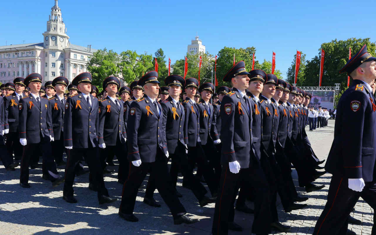 В праздники 40 курсантов отравились в Воронежском институте МВД