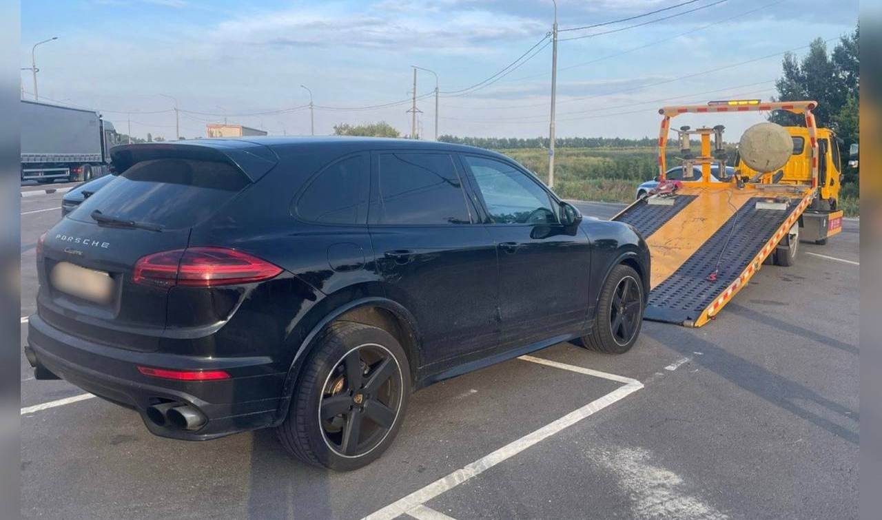 Воронежец лишился своего Porsche Cayenne за неуплату 510 штрафов