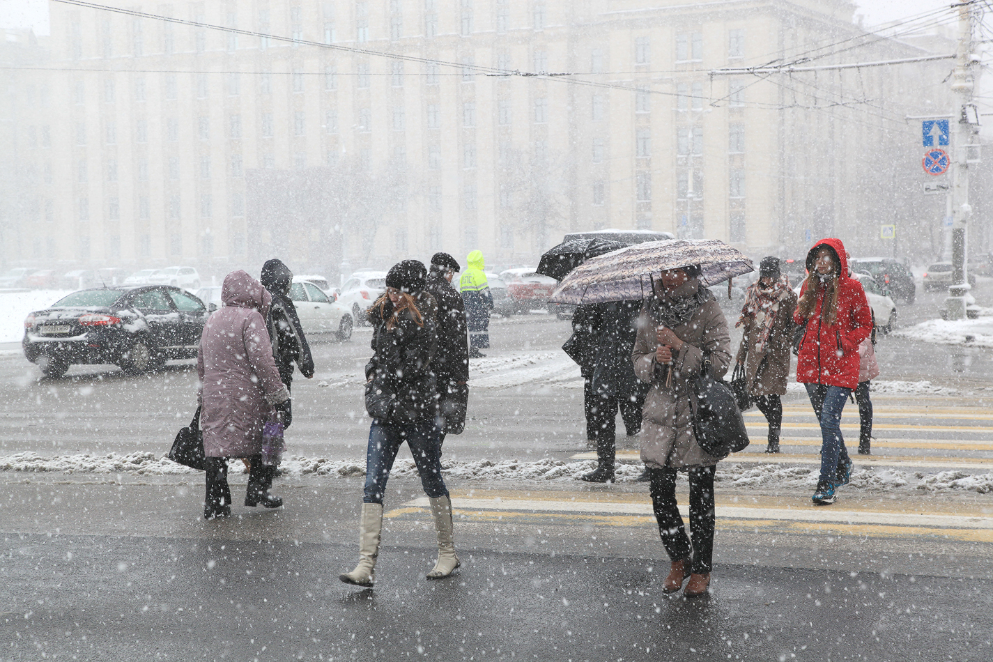 Осадки в воронеже. Снег с дождем. Мокрый снег и ветер. Мокрый снег. Весна мокрый снег.