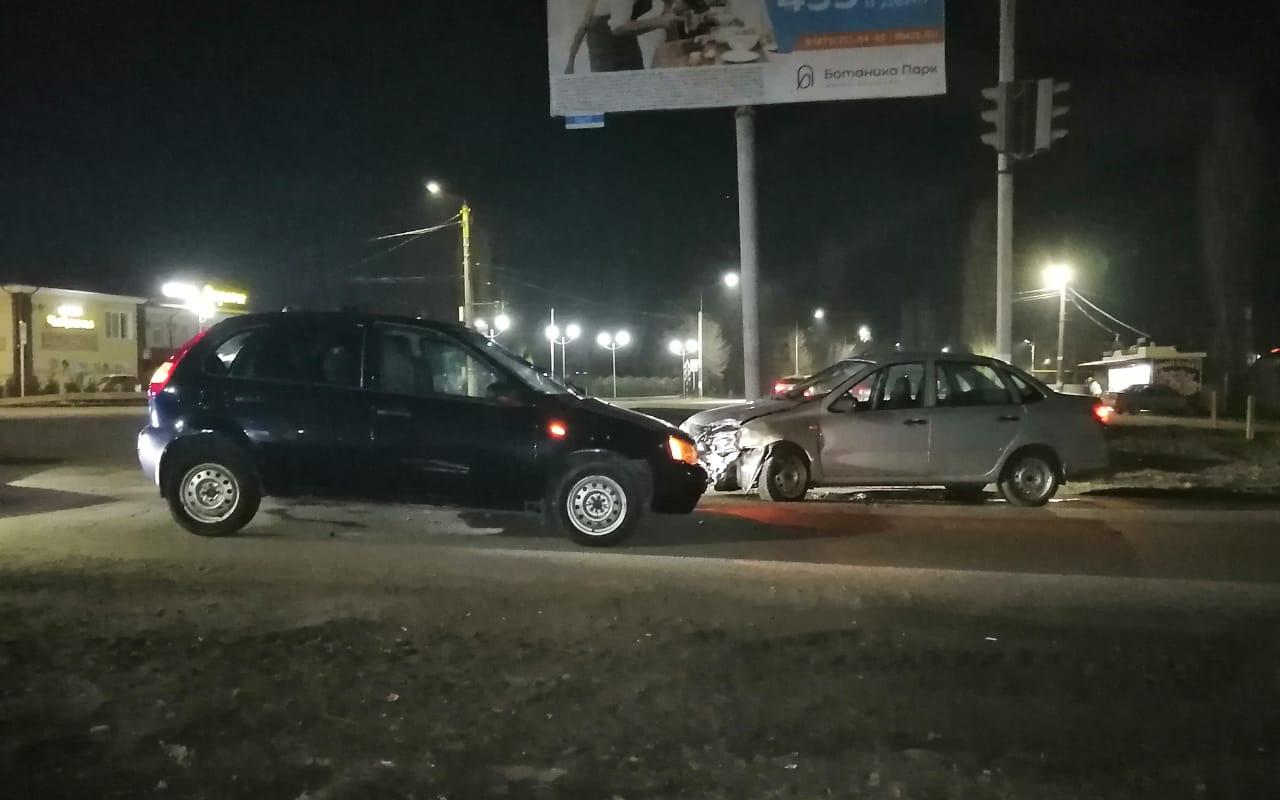 Две женщины пострадали в столкновении двух «Лад» в Воронежской области