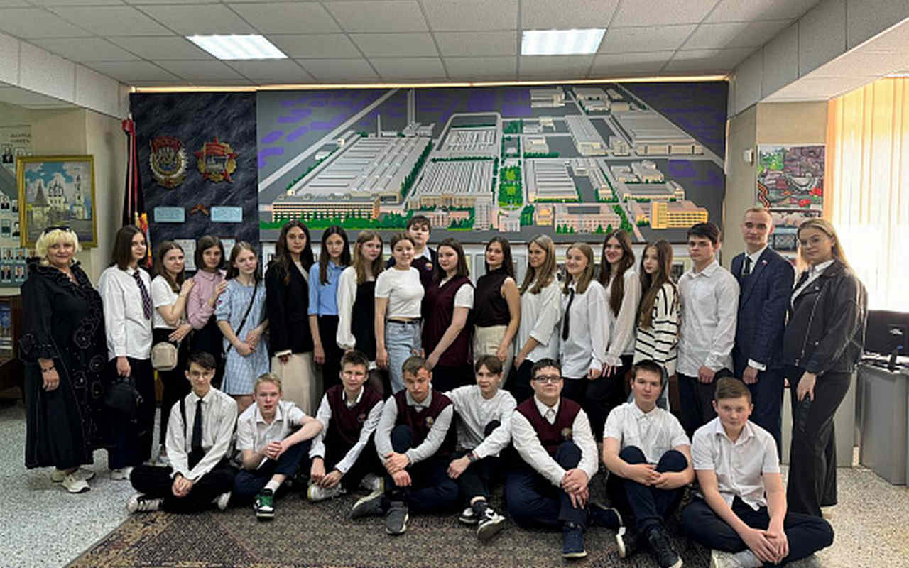 Экскурсию по КБХА провели для школьников при поддержке депутата Воронежской гордумы