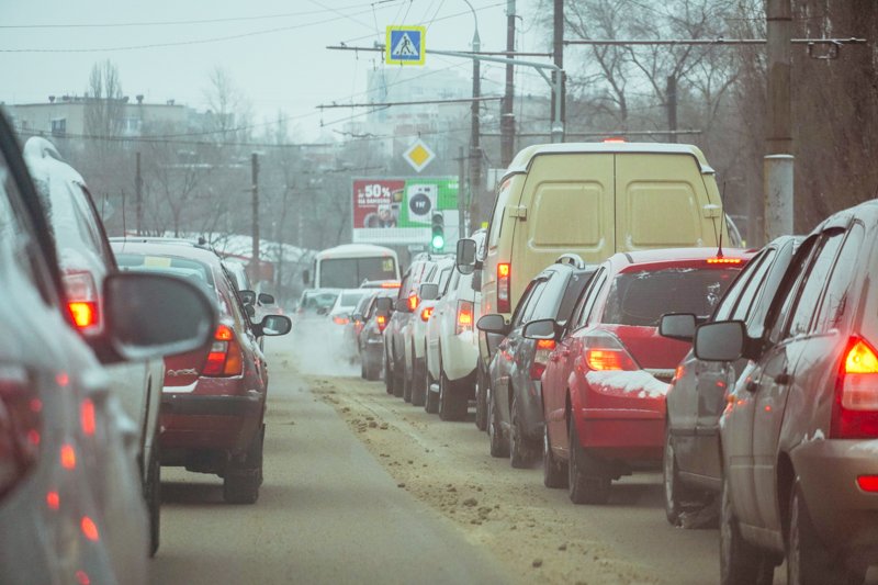 Громадная пробка сковала движение на улице Ломоносова в Воронеже