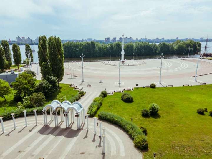 Световые опоры на Петровской набережной в Воронеже смогут «раздавать» Интернет