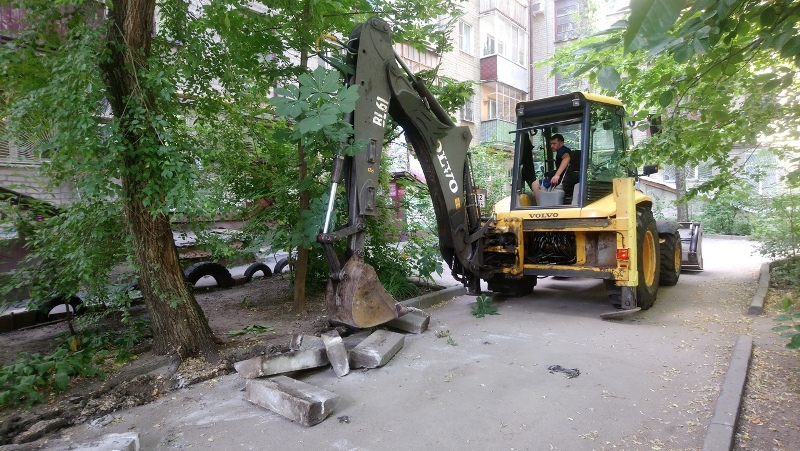 В Центральном районе Воронежа приступили к ремонтным работам на очередной дворовой территории