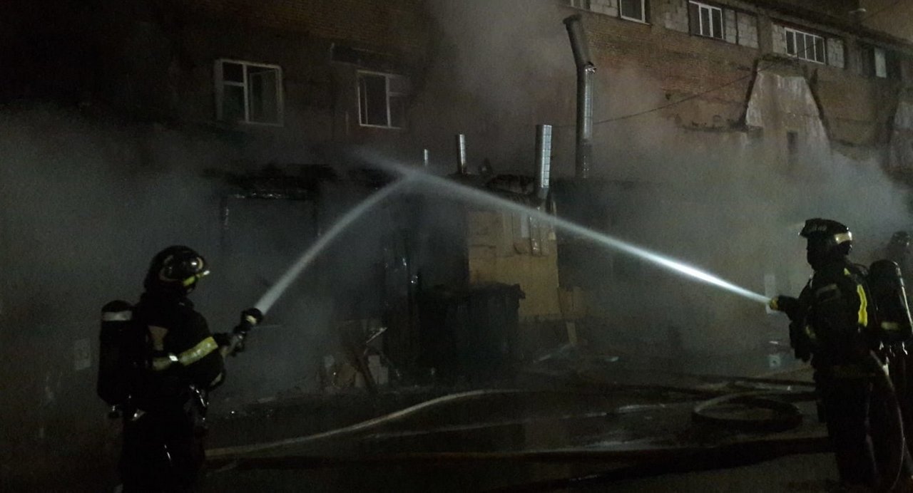 Склад сгорел вечером в Воронежской области