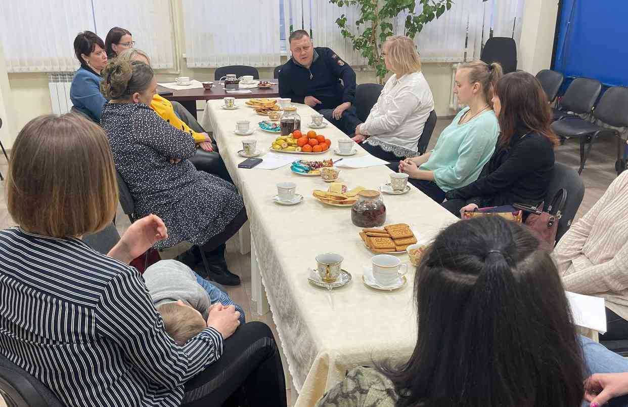 Организацию отпуска участников СВО в Воронеже обсудили с их женами и матерями