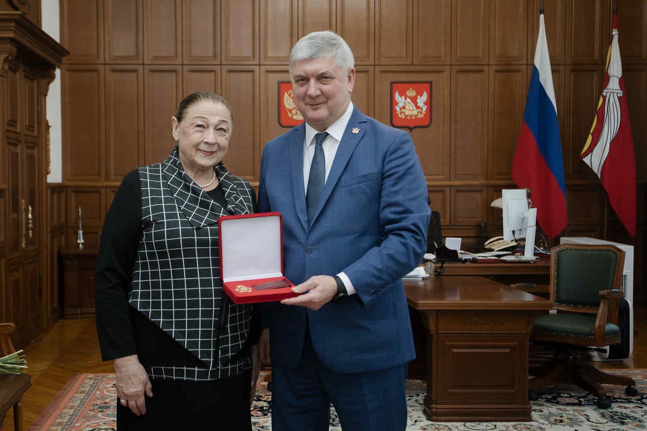 Новый автобус от губернатора Александра Гусева получит ансамбль «Воронежские девчата»