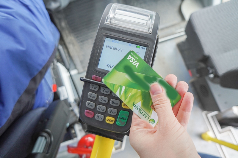 Стоп-нал: уже почти 70% пассажиров оплачивают проезд в маршрутках при помощи банковских карт