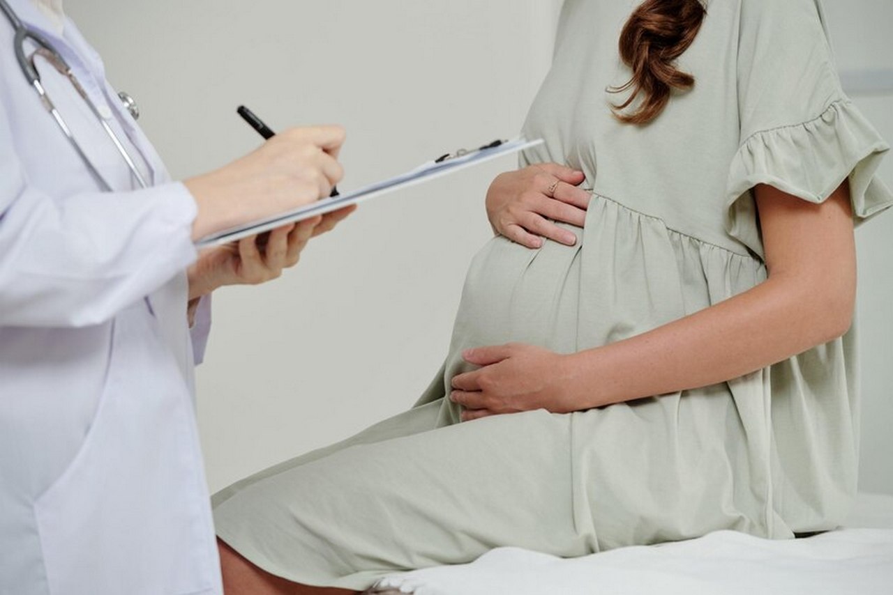 Снижение абортов и повышение рождаемости обсудили в правительстве Воронежской области