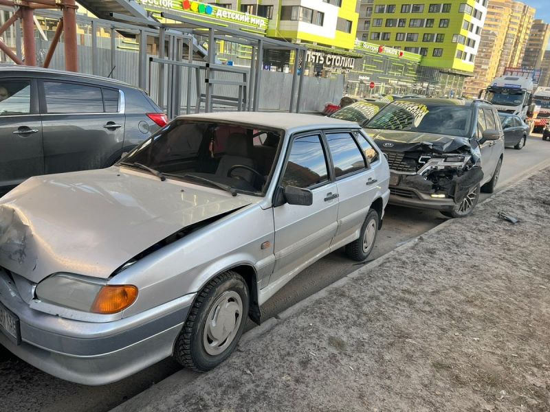 В Воронеже произошла авария с участием 4 автомобилей