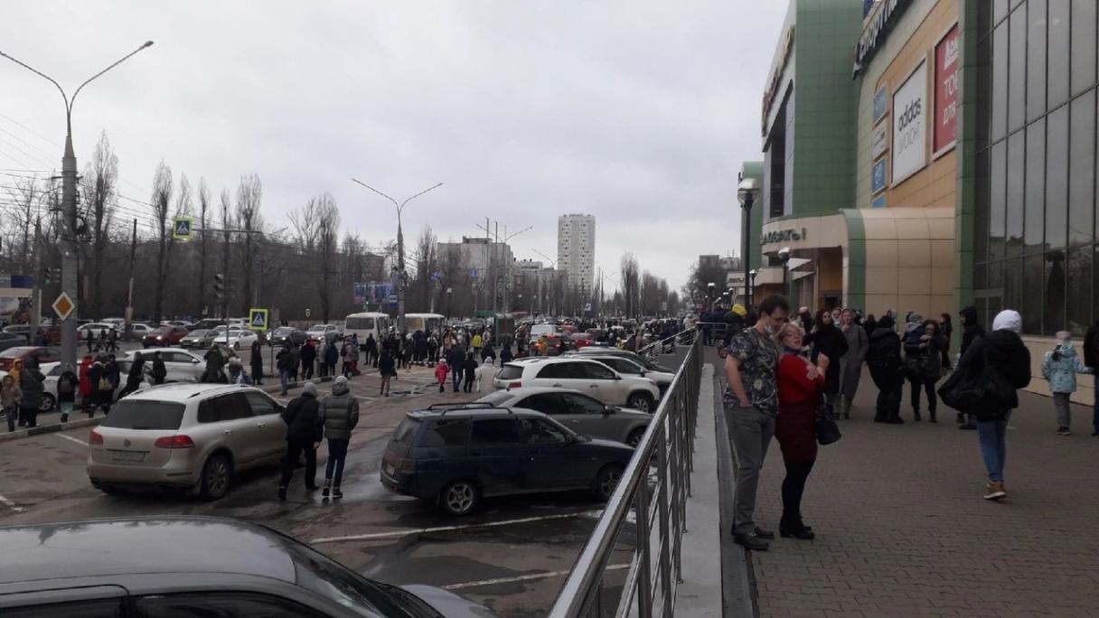 Посетителей «Максимира» эвакуировали в Воронеже
