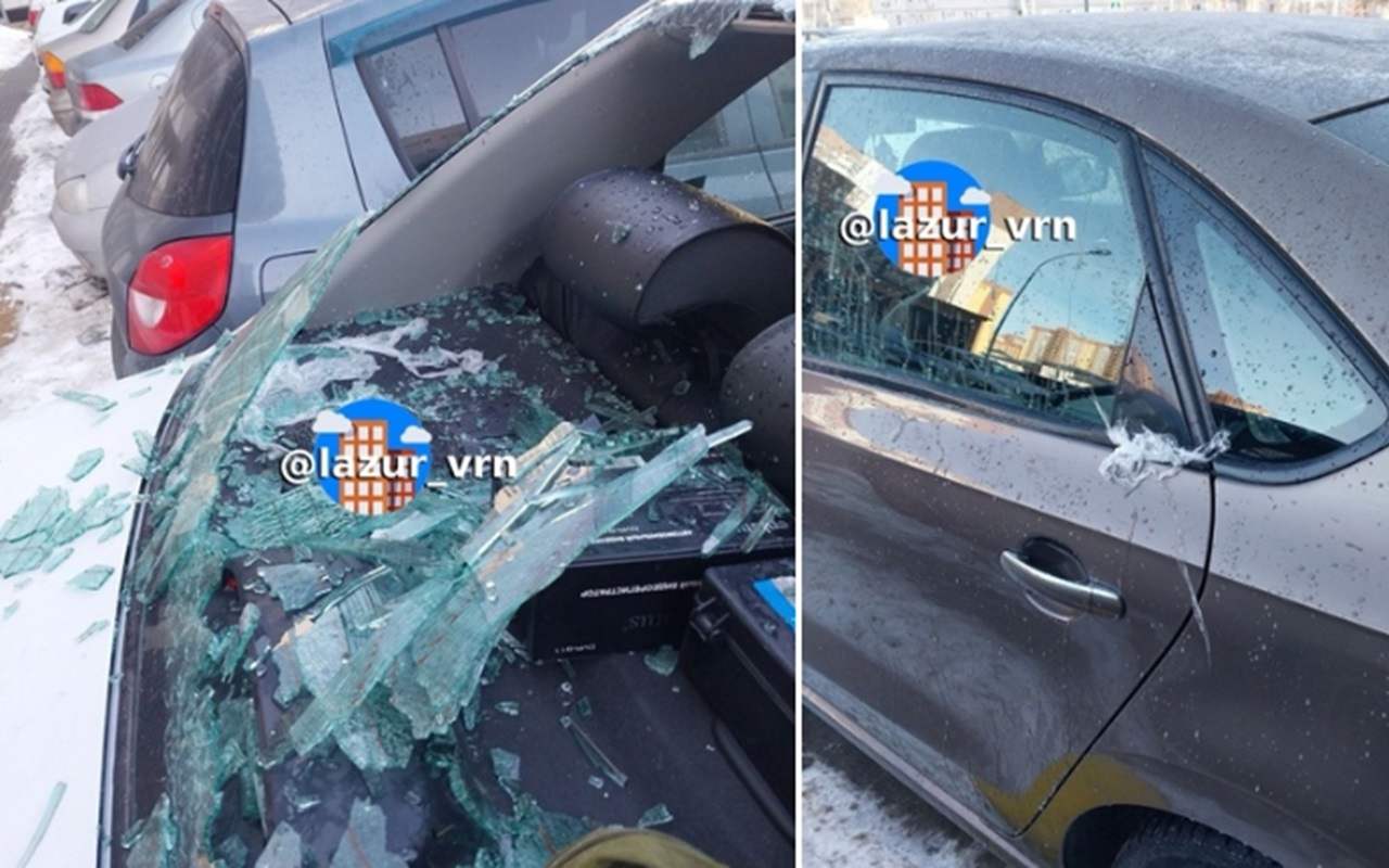 В воронежском ЖК неизвестные побили стёкла у автомобилей водяными «бомбочками»